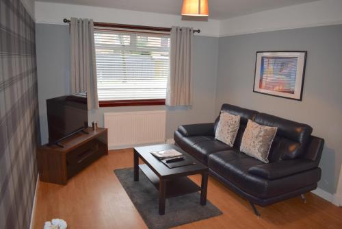 3 Bedroom-Kelpies Serviced Apartments Burns - Falkirk