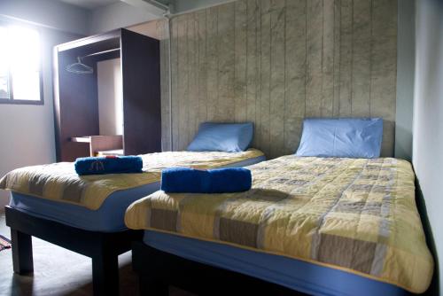 ห้องมาตรฐานเตียงแฝดพร้อมพัดลม (Standard Twin Room with Fan)