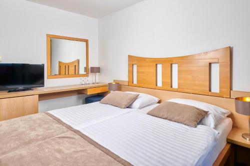 1 queen bed