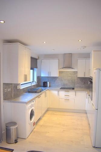Kitchen, 3 Bedroom-Kelpies Serviced Apartments Bruce in North Broomage