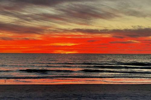 Beachfront Indian Shores Condo - Pool and Hot Tub! in Clearwater Beach, USA