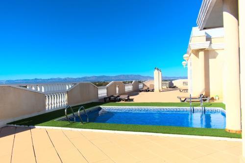  4 Bed Ground Floor Apartment with rooftop Pool in Formentera del Segura