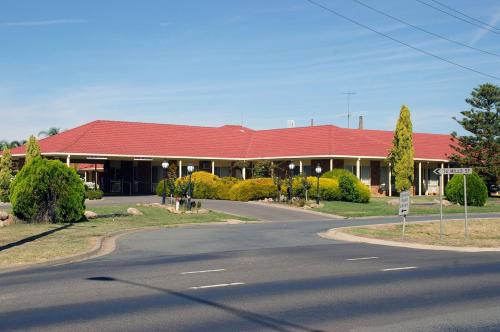 Pines Country Club Motor Inn - 숙소 외관