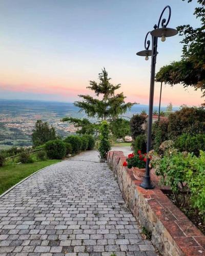 . Romantic house with outside hydro