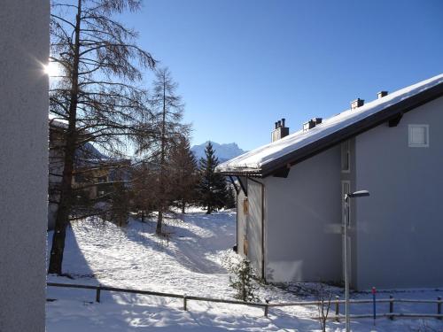 Curvér 3002 Ir Apart Irene (Curver 3002 Ir Apart Irene) in 蘭奇蘭茲