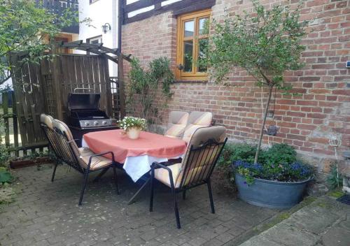 Ältestes Haus in Quentel - Ferienwohnung 1 mit kleinem Garten