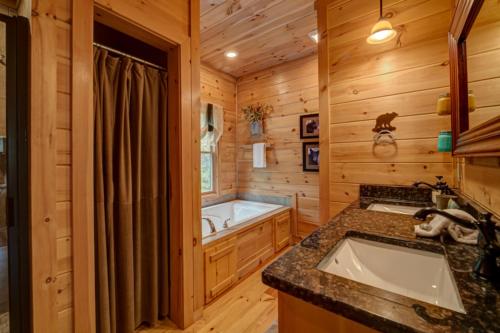 Wolf Mountain Hideaway by Escape to Blue Ridge