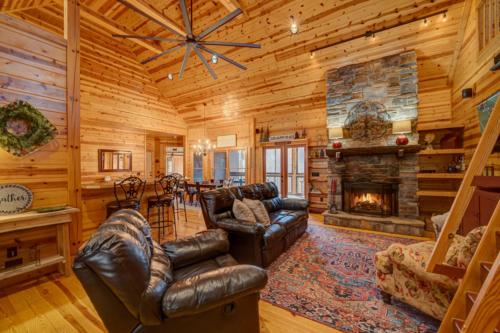 Reel Relaxing Creekside Cabin by Escape to Blue Ridge - image 5