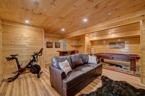 Mountain Bear Lodge by Escape to Blue Ridge - image 2