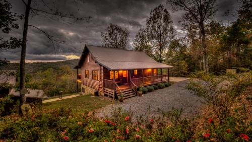 Four-Bedroom Holiday Home room in Endless Echo- Dog Friendly Close to Activities Party Porch!