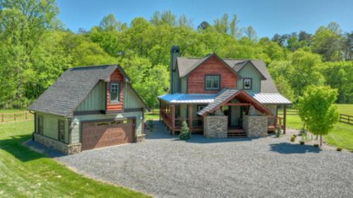 Firefly Farmhouse - Riverfront Modern 2 Bedroom w loft in Blue Ridge, USA