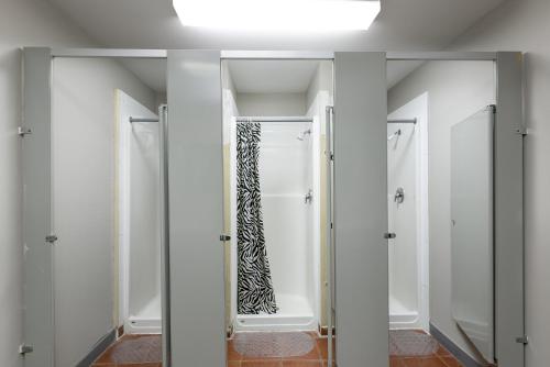 HI Kelowna Hostel Room Type - Budget Double Room with Shared Bathroom