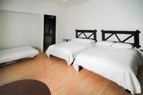 2 double beds, 1 twin bed