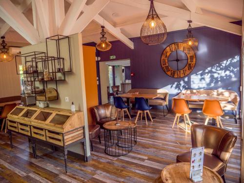 Bar/Lounge, Logis Hotel Restaurant Uzes Pont du Gard in Uzes