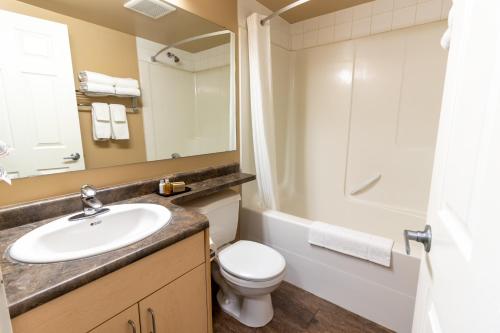 Deluxe Queen Suite