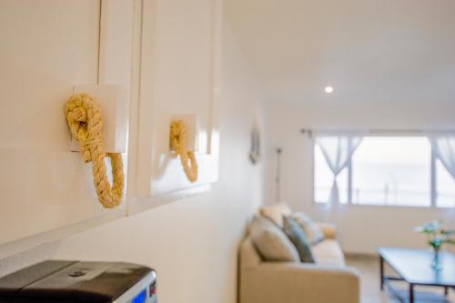 BEACHFRONT 4 Bedroom House - sleeps 10
