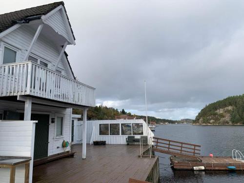 8 person holiday home in Urangsv g - Steinsbø