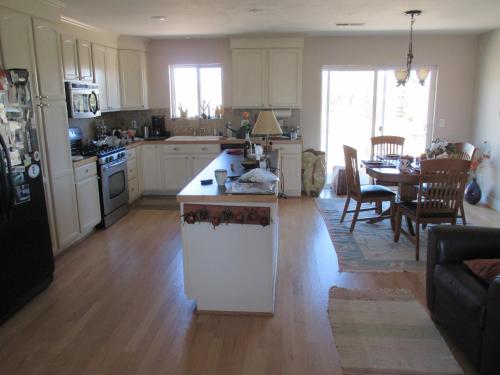 кухня, Peaks Wildernest House Bed and Breakfast in Black Bill Park