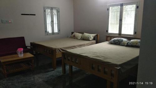 VEERAS LODGE