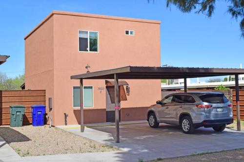 ORANGE HOUSE 2019NEW HOME 2 SUITES NEAR UA (Unit2)