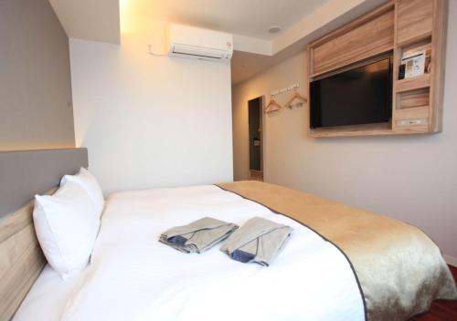 Deluxe King Room image 10