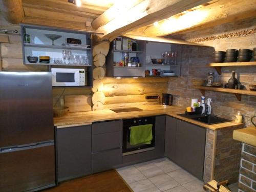 Saullēkti ozolos pie Ežezera (Saullekti ozolos pie Ezezera) in Ezernieki