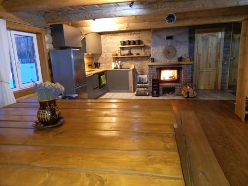 Saullēkti ozolos pie Ežezera (Saullekti ozolos pie Ezezera) in Ezernieki