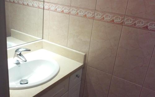 Apartamento Alteanos I centrico y comodo soleado con amplios jardines y piscina tenis parking exterior comunitario y la playa andando 10 min - image 8