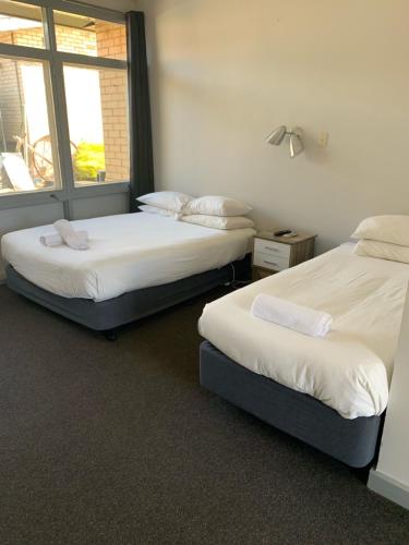 . HOPETOUN COMMUNITY HOTEL MOTEL