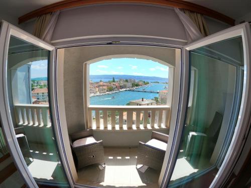 Hotel Villa Dvor in โอมิส