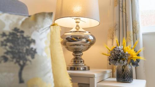 Hansen Court - Stylish Bay Apartment with Designated Parking