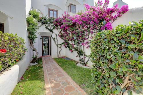Modern house only a 3 minute walk to the beach. Estepona