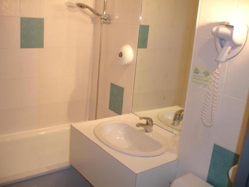 Agape Hotel Niort- Bessines - image 10