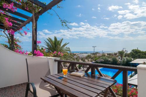 Vista, Holiday Beach Resort in Perissa