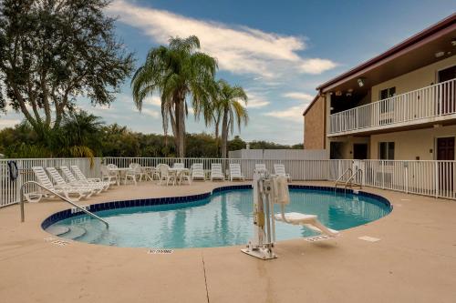 Úszómedence, Red Roof Inn Ellenton - Bradenton NE in Ellenton (Florida)