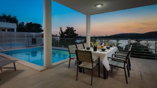 Villa image 2