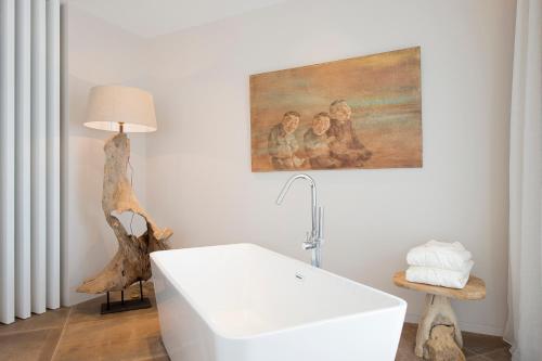 Баня, The Olive Retreat Villa pool treehouse sleeps 10 in Tragana