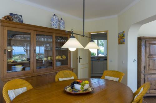 Facilities, Villa with beautiful see views & spacious garden in Estombar