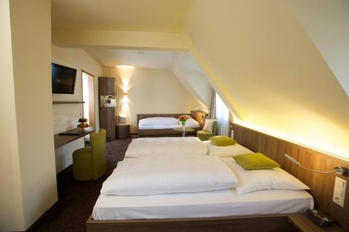 Hotel Warteck Room Type - Family Room
