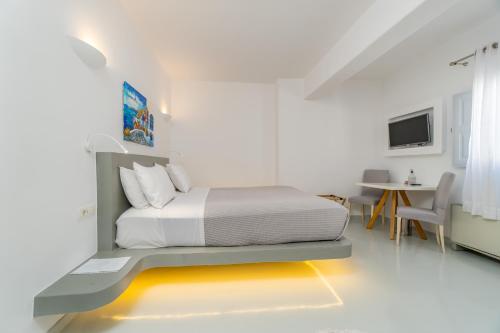 Central Fira Suites