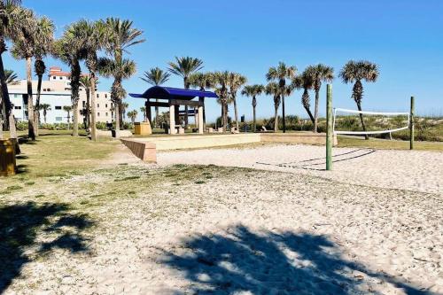 Luxurious Ocean View Getaway!! Entire Home!