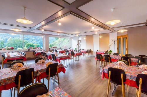 Étterem, Logis Hotel Belle Vue in Les Ancizes-Comps