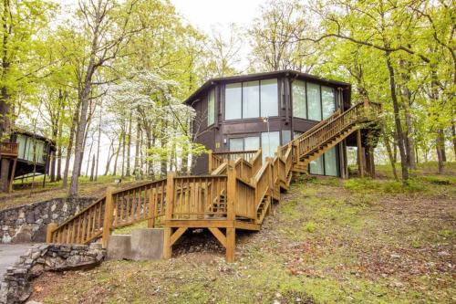 Unit 11-Treetop 2 Bedroom Villa - image 4