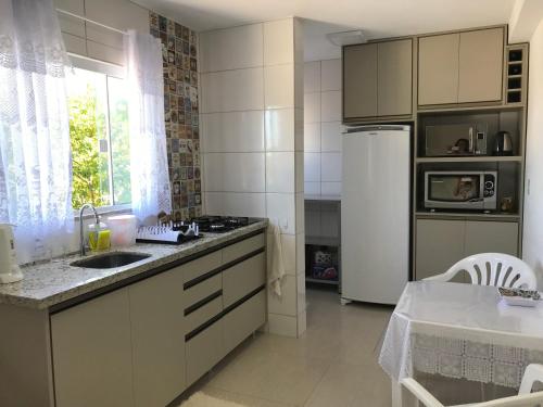 Kitchen, Residencial Dia Lindo in São João do Rio Vermelho