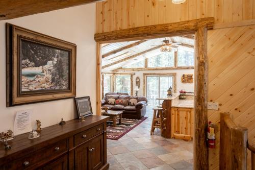 Silver Fox Resort - 6 bed 4 bath home with Basketball and volleyball court!! - image 2