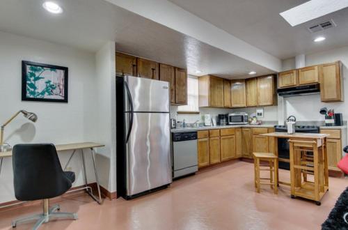 Bright OKC Midtown Studio-Coolest neighborhood near Harn Homestead