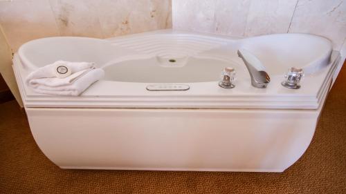 Double room, city view, hydromassage bathtub