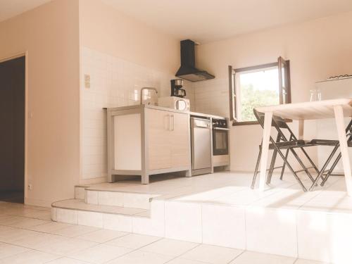 Modern holiday home with dishwasher, in natural region