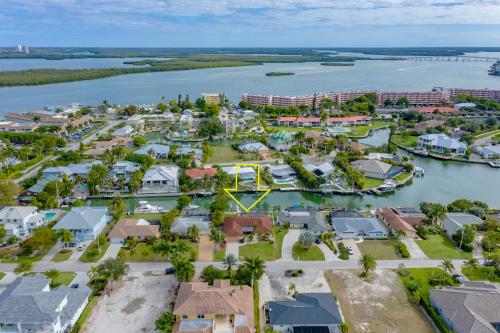 Jewel of Olde Marco 3 Bed 2 Bath Pool Home DIRECT ACCESS - main image