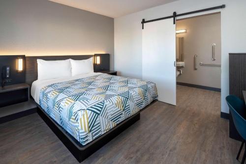 Queen Room with Two Queen Beds - Disability Access
